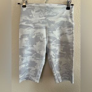 Lululemon Wunder Under Bike Short 10" Size 6